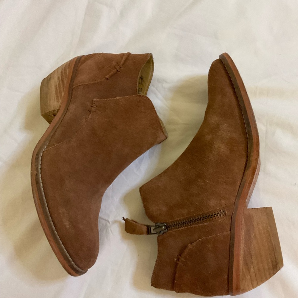 ❌ J. Shoes Orangey Brown Suede Booties